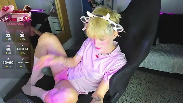 VladHellsing4 online show from 12/18/25, 02:32