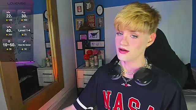 VladHellsing4 online show from 10/28/25, 02:49