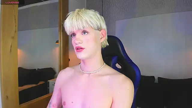 VladHellsing4 online show from 04/11/26, 02:43