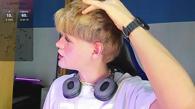 VladHellsing4 online show from 10/23/25, 02:27