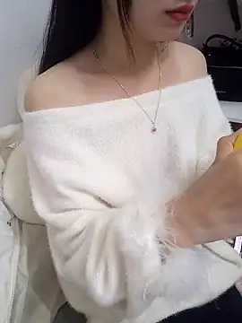 Snapshot of Lovely_kute chatting on 02/24/25, 04:27 Lovely kute online show from 02/24/25, 04:27