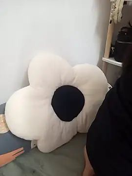 Snapshot of Lovely_kute chatting on 03/03/25, 03:22 Lovely kute online show from 03/03/25, 03:22