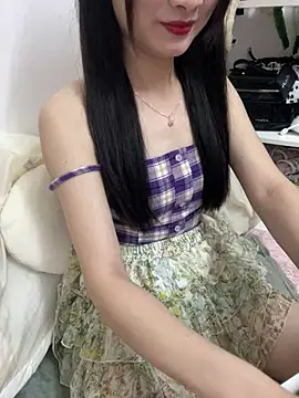 Snapshot of Lovely_kute chatting on 03/04/25, 08:46 Lovely kute online show from 03/04/25, 08:46