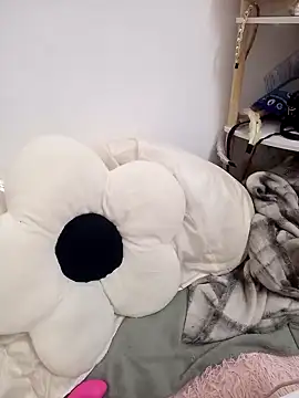 Snapshot of Lovely_kute chatting on 02/19/25, 03:49 Lovely kute online show from 02/19/25, 03:49