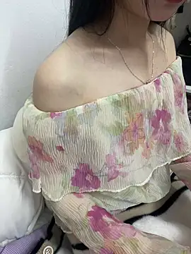 Snapshot of Lovely_kute chatting on 03/08/25, 05:28 Lovely kute online show from 03/08/25, 05:28