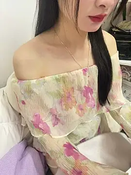 Snapshot of Lovely_kute chatting on 03/07/25, 01:42 Lovely kute online show from 03/07/25, 01:42