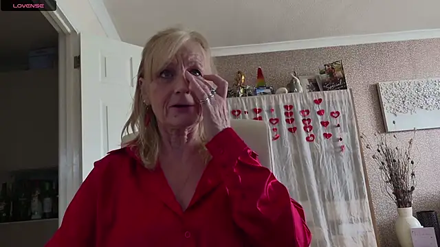 TopazCamgirl online show from 04/15/26, 03:27