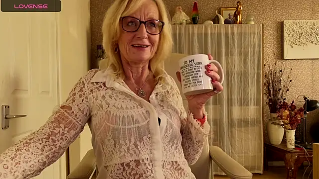 TopazCamgirl online show from 11/17/25, 02:43