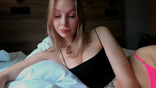 MiaDavis21 online show from 03/21/25, 04:49