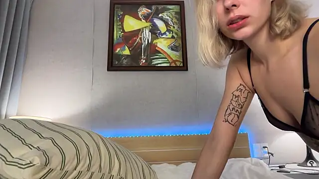 MiaDavis21 online show from 03/19/26, 04:23