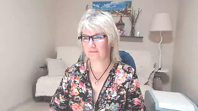 Snapshot of FleurMays chatting on 06/25/26, 04:32 FleurMays online show from 06/25/26, 04:32