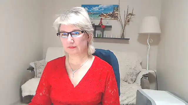 Snapshot of FleurMays chatting on 02/18/25, 01:22 FleurMays online show from 02/18/25, 01:22