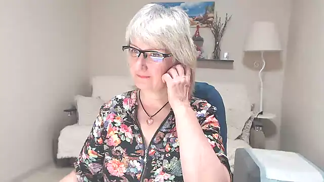 Snapshot of FleurMays chatting on 06/25/26, 05:12 FleurMays online show from 06/25/26, 05:12