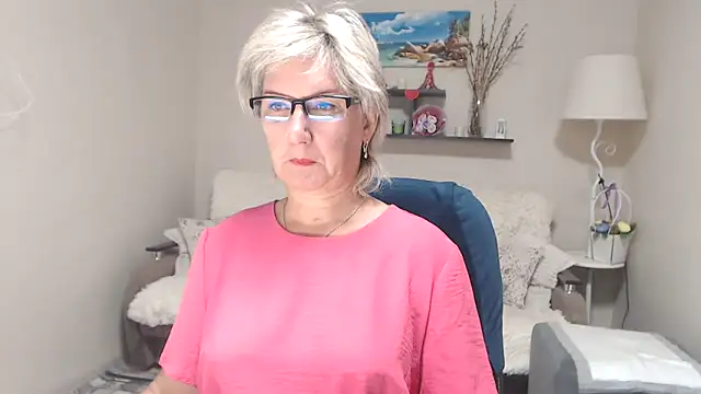 Snapshot of FleurMays chatting on 09/26/25, 02:07 FleurMays online show from 09/26/25, 02:07