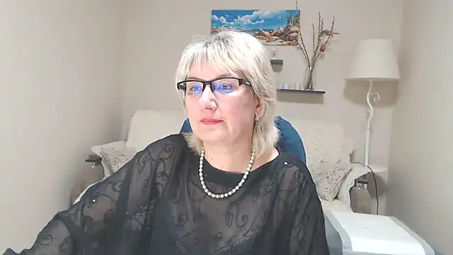 Snapshot of FleurMays chatting on 02/26/25, 10:49 FleurMays online show from 02/26/25, 10:49