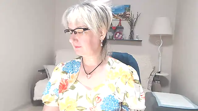 Snapshot of FleurMays chatting on 06/19/26, 02:28 FleurMays online show from 06/19/26, 02:28