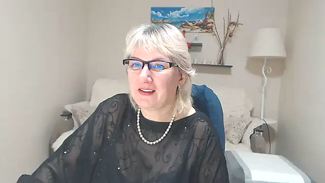 Snapshot of FleurMays chatting on 02/26/25, 07:34 FleurMays online show from 02/26/25, 07:34