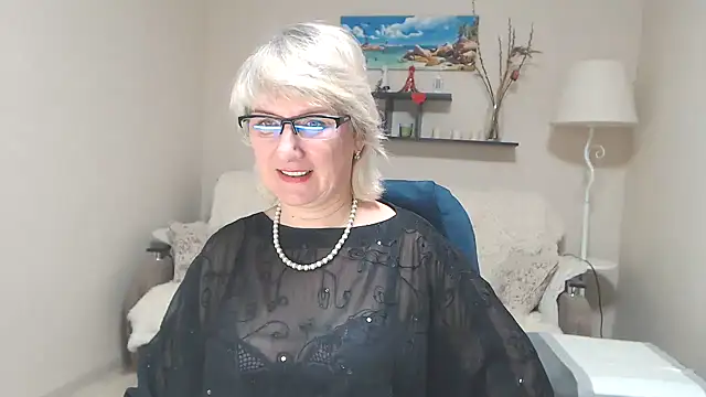 Snapshot of FleurMays chatting on 02/25/25, 01:00 FleurMays online show from 02/25/25, 01:00