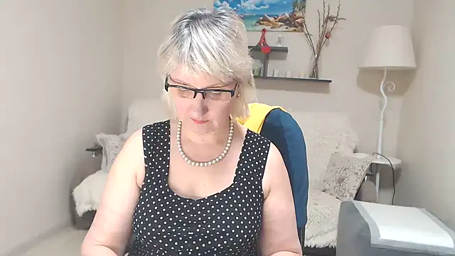 Snapshot of FleurMays chatting on 03/11/25, 11:12 FleurMays online show from 03/11/25, 11:12