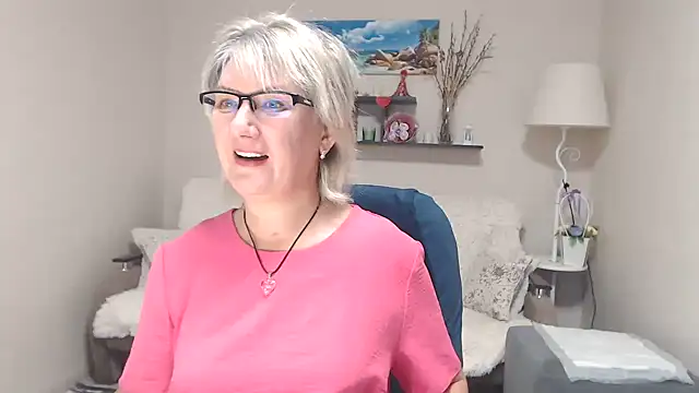 Snapshot of FleurMays chatting on 09/30/25, 05:35 FleurMays online show from 09/30/25, 05:35