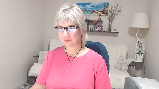 Snapshot of FleurMays chatting on 10/15/25, 05:17 FleurMays online show from 10/15/25, 05:17