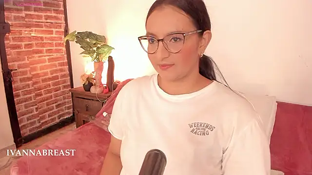 Snapshot of Ivannabreast_Official chatting on 02/17/26, 12:19 Ivannabreast Official online show from 02/17/26, 12:19