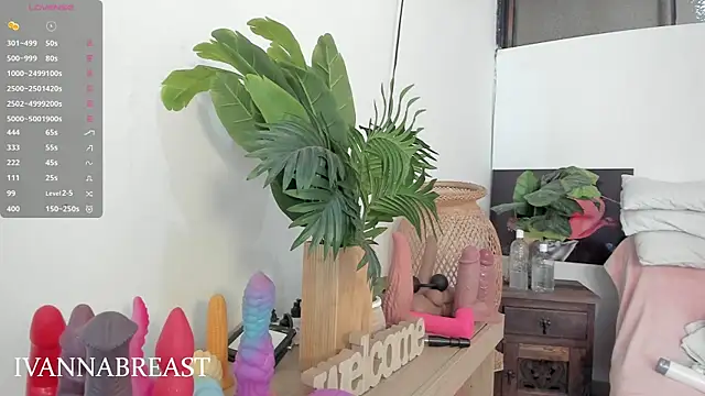 Snapshot of Ivannabreast_Official chatting on 10/28/25, 03:44 Ivannabreast Official online show from 10/28/25, 03:44