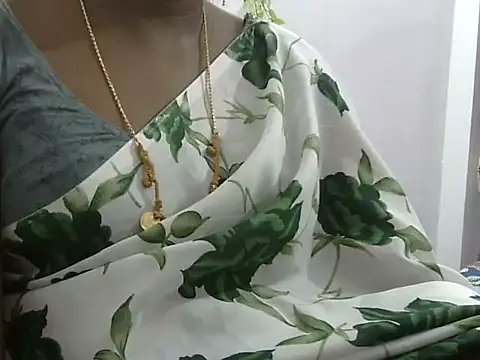 Snapshot of Hot_akshara chatting on 10/08/25, 09:59 Hot akshara online show from 10/08/25, 09:59