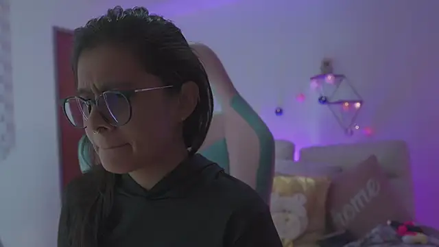 megan ssmith  online show from 11/12/25, 09:18