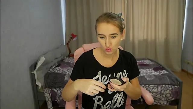 Sophiloren online show from 11/03/25, 11:58