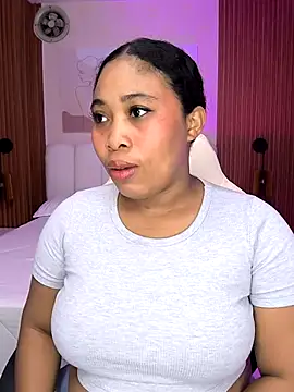 Snapshot of Leah_Sweetie chatting on 10/22/25, 10:15 Leah Sweetie online show from 10/22/25, 10:15