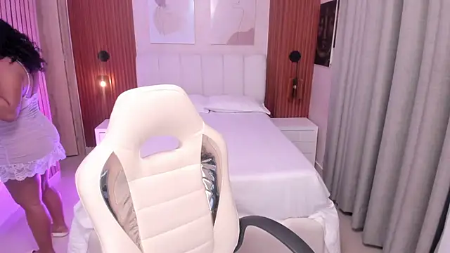 Snapshot of Leah_Sweetie chatting on 11/05/25, 10:18 Leah Sweetie online show from 11/05/25, 10:18