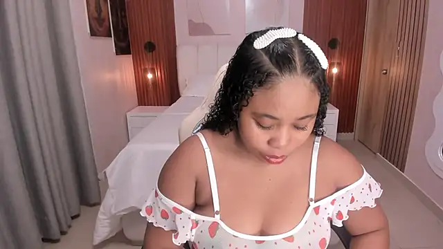 Snapshot of Leah_Sweetie chatting on 11/12/25, 10:19 Leah Sweetie online show from 11/12/25, 10:19