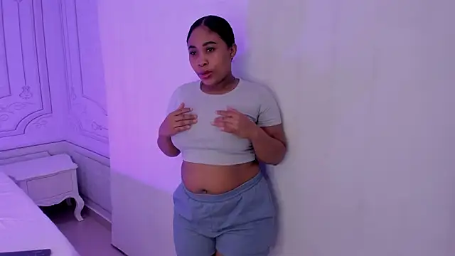 Snapshot of Leah_Sweetie chatting on 03/19/25, 11:17 Leah Sweetie online show from 03/19/25, 11:17