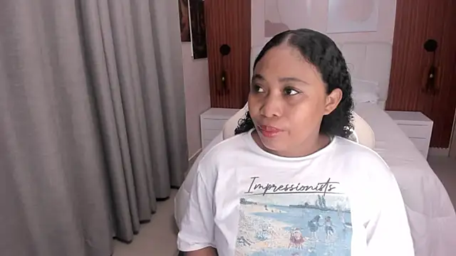 Snapshot of Leah_Sweetie chatting on 11/10/25, 10:09 Leah Sweetie online show from 11/10/25, 10:09