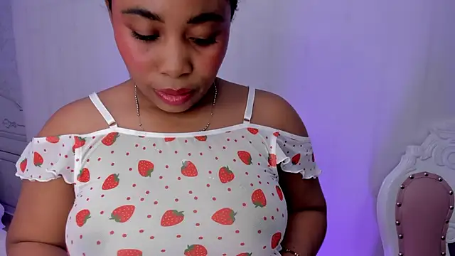 Snapshot of Leah_Sweetie chatting on 03/03/25, 02:28 Leah Sweetie online show from 03/03/25, 02:28