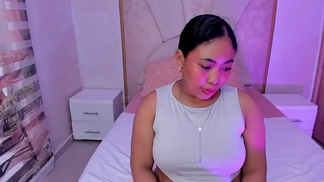 Snapshot of Leah_Sweetie chatting on 03/01/25, 02:34 Leah Sweetie online show from 03/01/25, 02:34