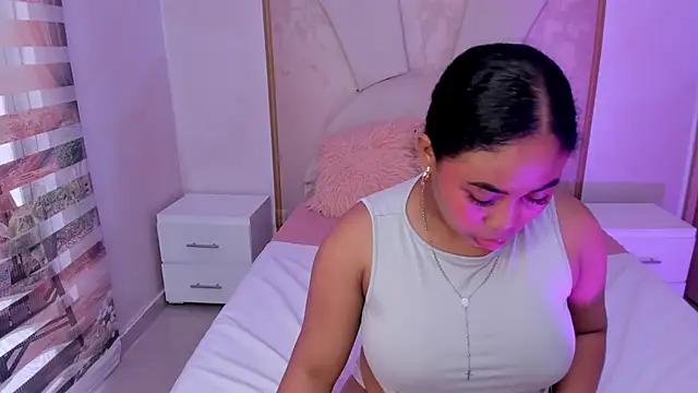 Snapshot of Leah_Sweetie chatting on 03/01/25, 05:38 Leah Sweetie online show from 03/01/25, 05:38