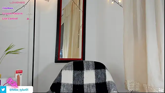Snapshot of mike_tylor01 chatting on 02/21/25, 10:37 mike tylor01 online show from 02/21/25, 10:37