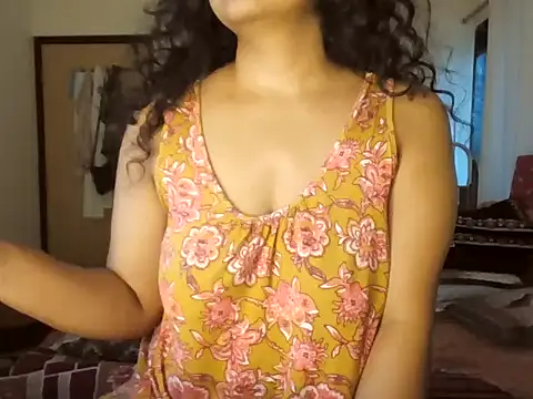 Snapshot of MakeMeCumAhh chatting on 10/30/25, 02:43 MakeMeCumAhh online show from 10/30/25, 02:43