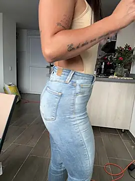 SofiaG  online show from 11/24/25, 08:53