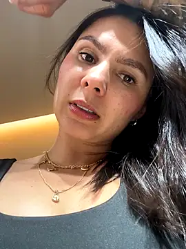 SofiaG  online show from 12/03/25, 09:36