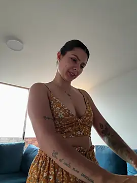Snapshot of SofiaG_ chatting on 02/22/25, 10:52 SofiaG online show from 02/22/25, 10:52