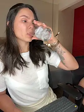 SofiaG  online show from 10/25/25, 08:31