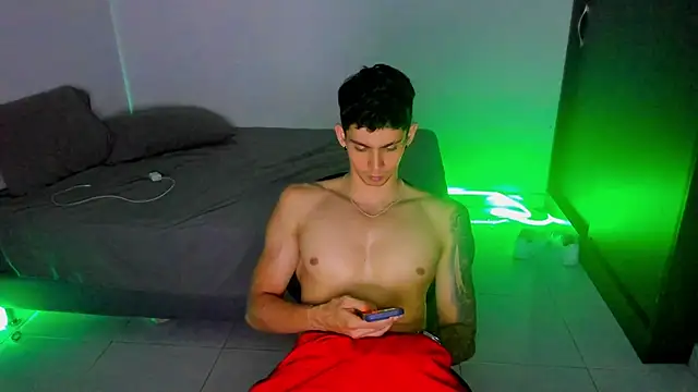OliverBennet online show from 02/19/25, 04:12