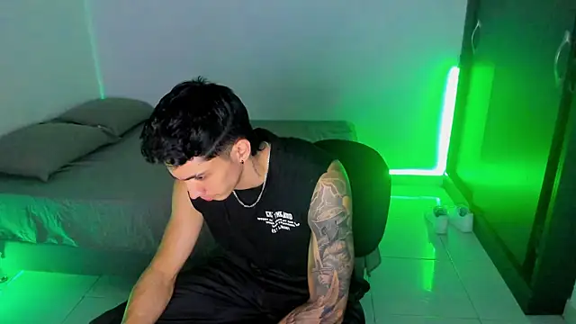 OliverBennet online show from 02/18/25, 03:31