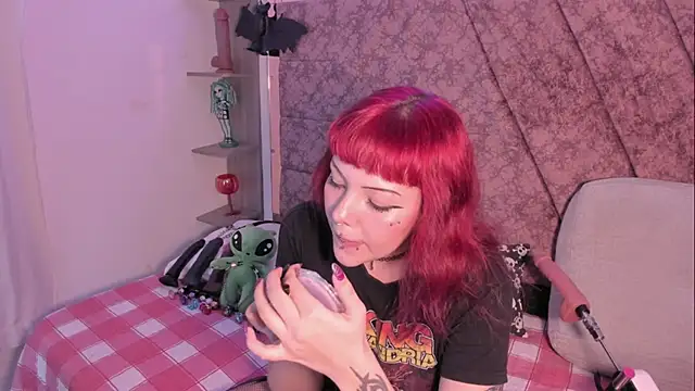 Sarah-Stoner online show from 11/24/25, 09:37