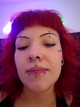 Snapshot of Sarah-Stoner chatting on 06/17/26, 12:32 Sarah-Stoner online show from 06/17/26, 12:32