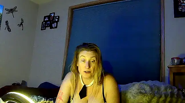 Snapshot of lilyhornyhousewife chatting on 12/21/24, 11:44 lilyhornyhousewife online show from 12/21/24, 11:44
