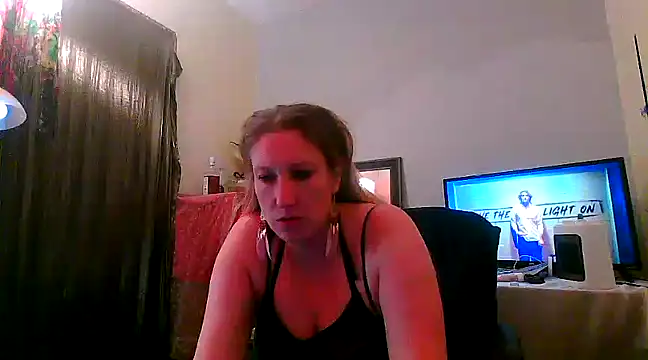 Snapshot of lilyhornyhousewife chatting on 03/18/25, 08:06 lilyhornyhousewife online show from 03/18/25, 08:06